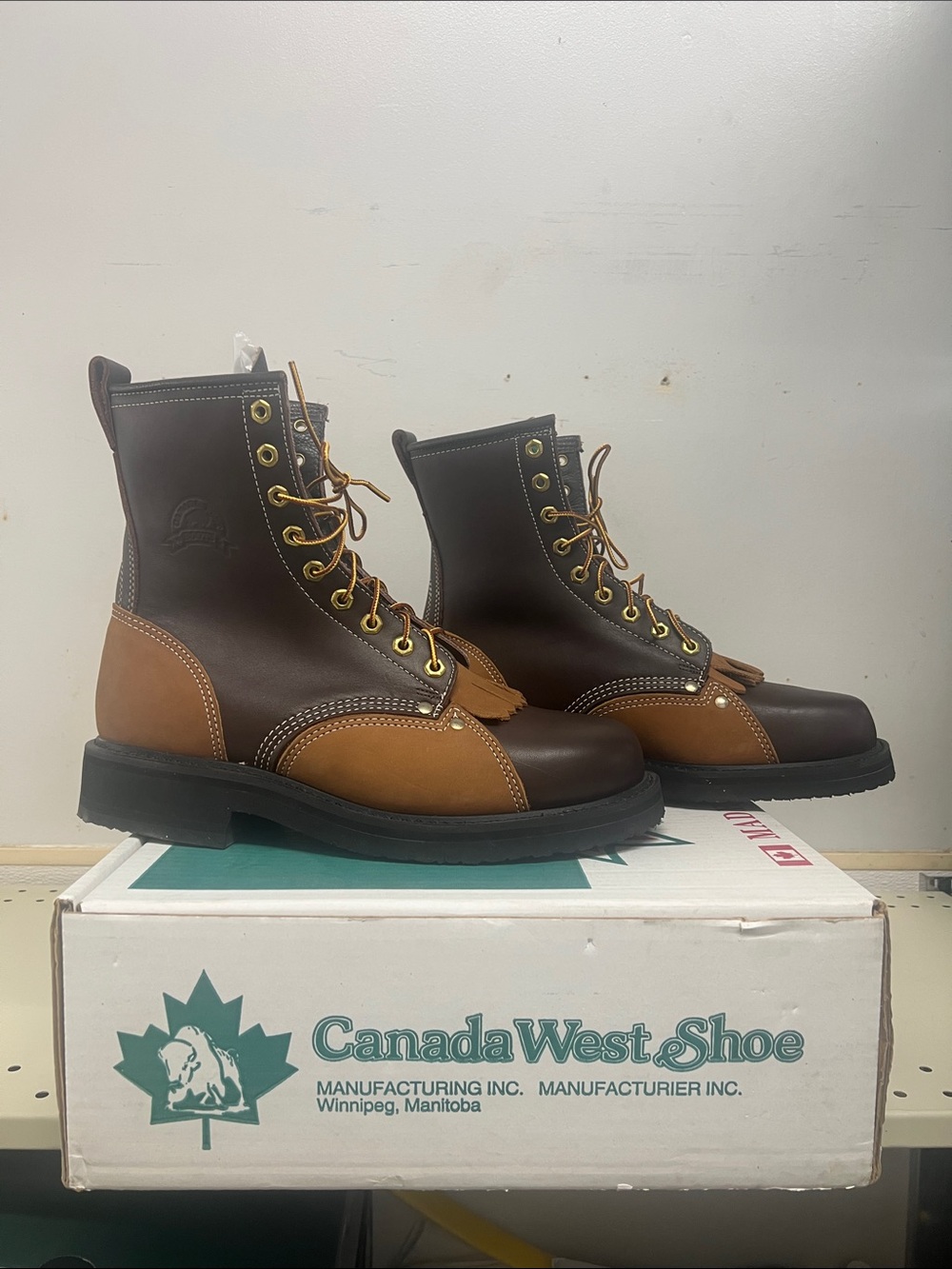 Men’s Canada West 53181 Soft-Tow Boots * Mismatch Pair*